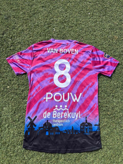 8 van Boven